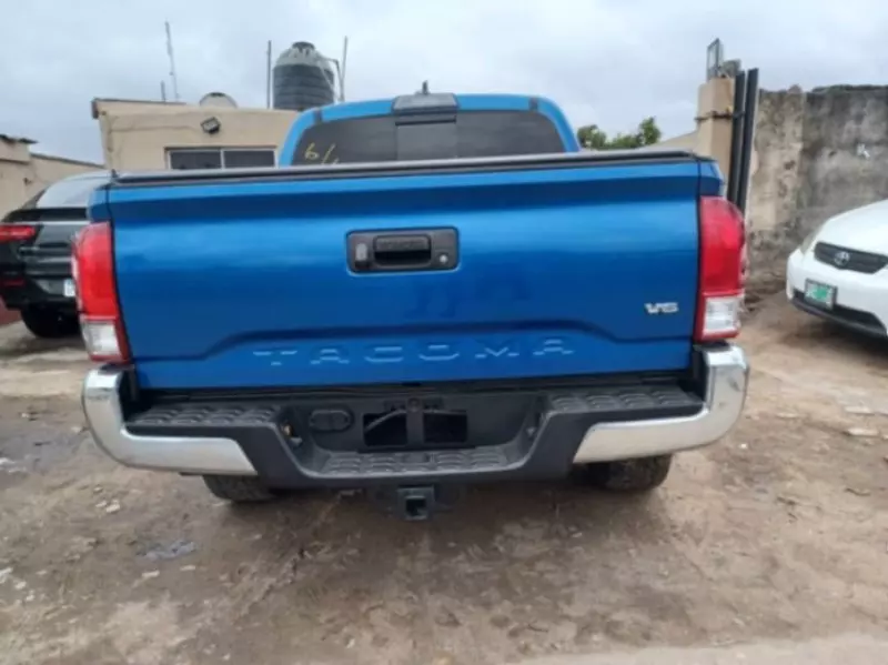 Toyota Tacoma   - 2017