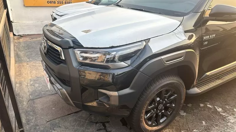 Toyota Hilux   - 2024