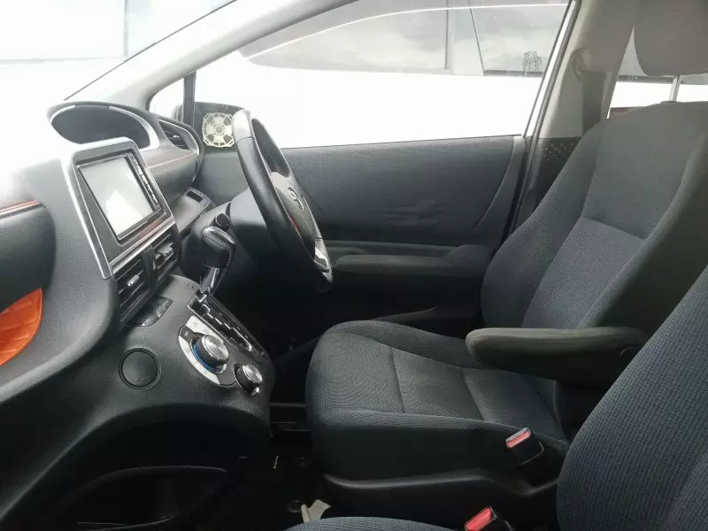 Toyota Sienta Hybrid    - 2015