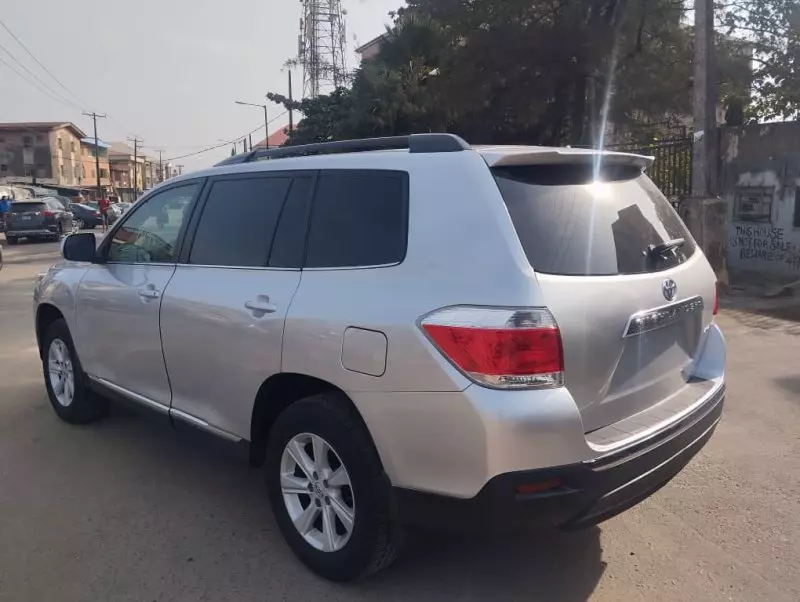 Toyota Highlander   - 2013