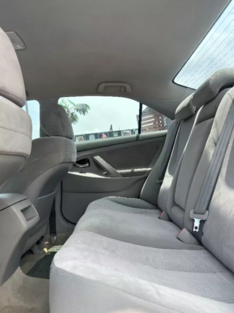 Toyota Camry   - 2010