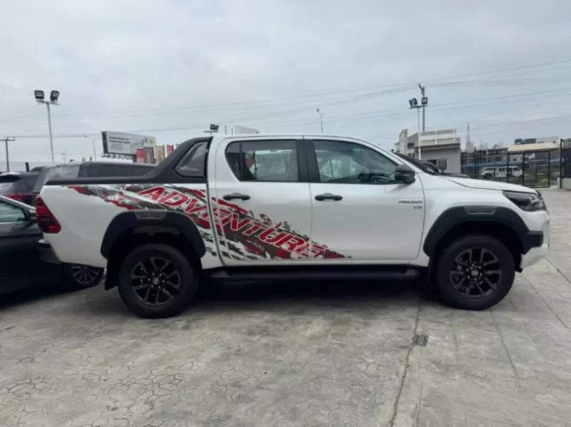 Toyota Hilux   - 2025