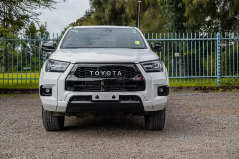 Toyota Hilux   - 2021