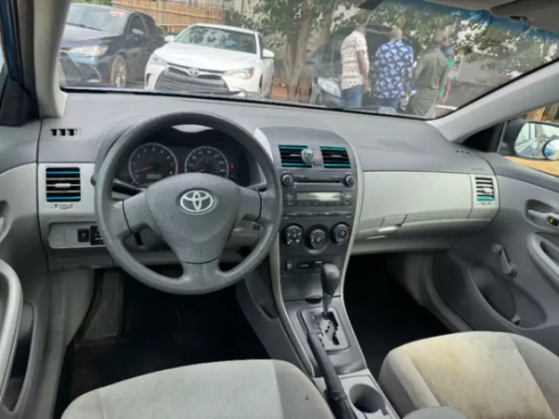 Toyota Corolla   - 2009