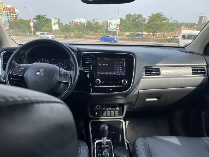 Mitsubishi OUTLANDER   - 2020