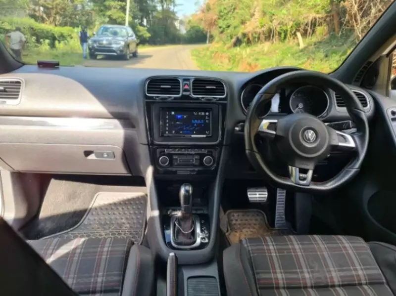 Volkswagen Golf   - 2012