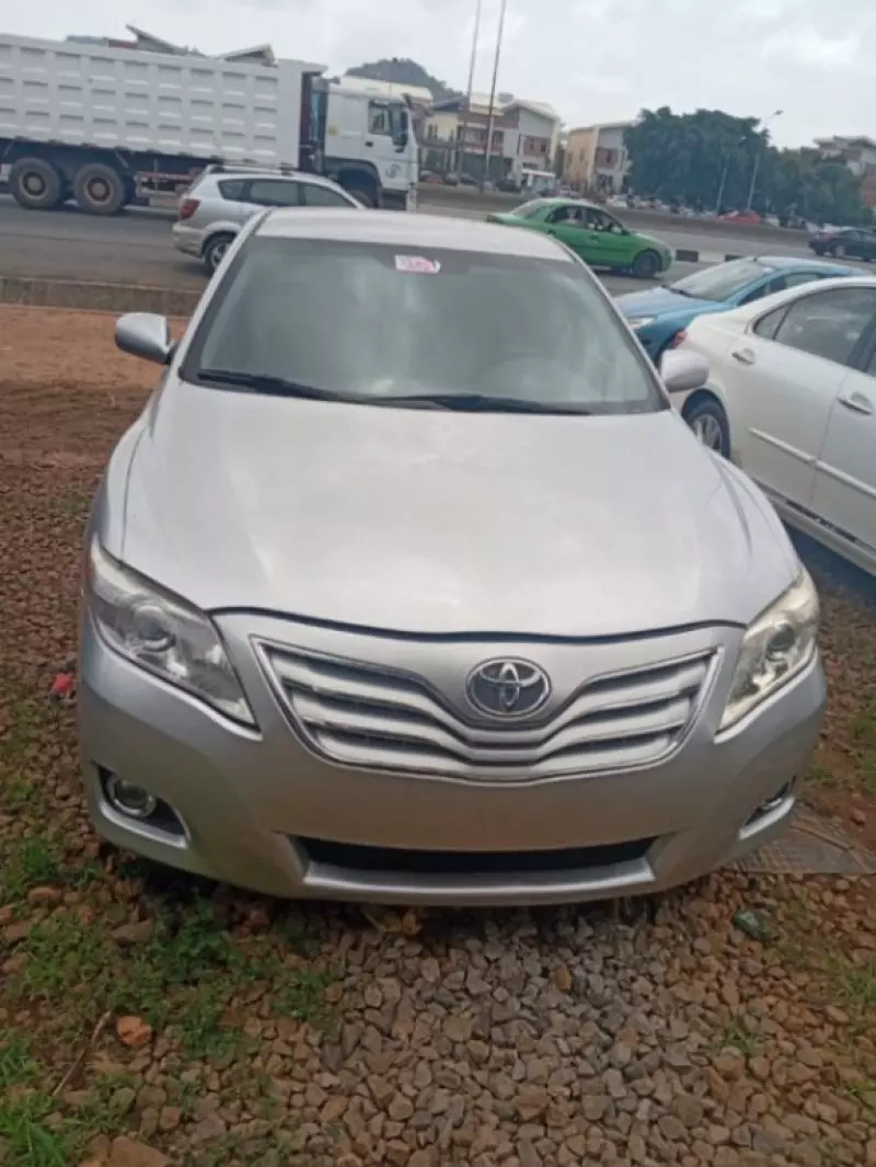 Toyota Camry   - 2011