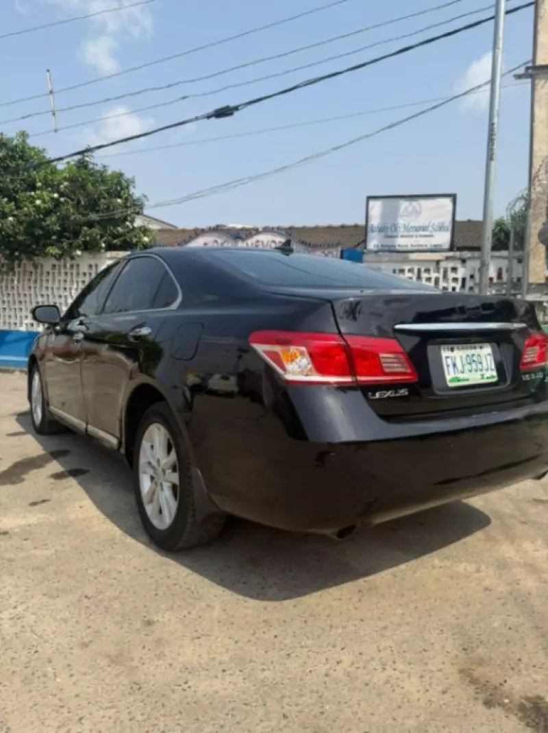 Lexus ES 350   - 2011