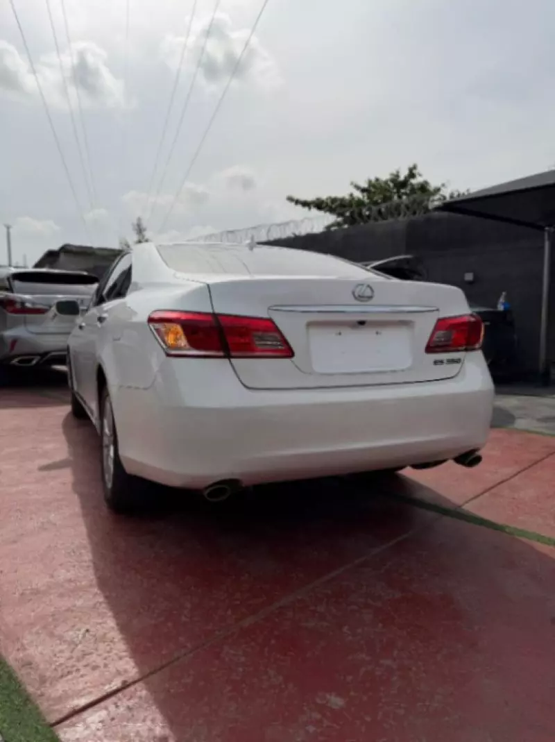 Lexus ES   - 2011