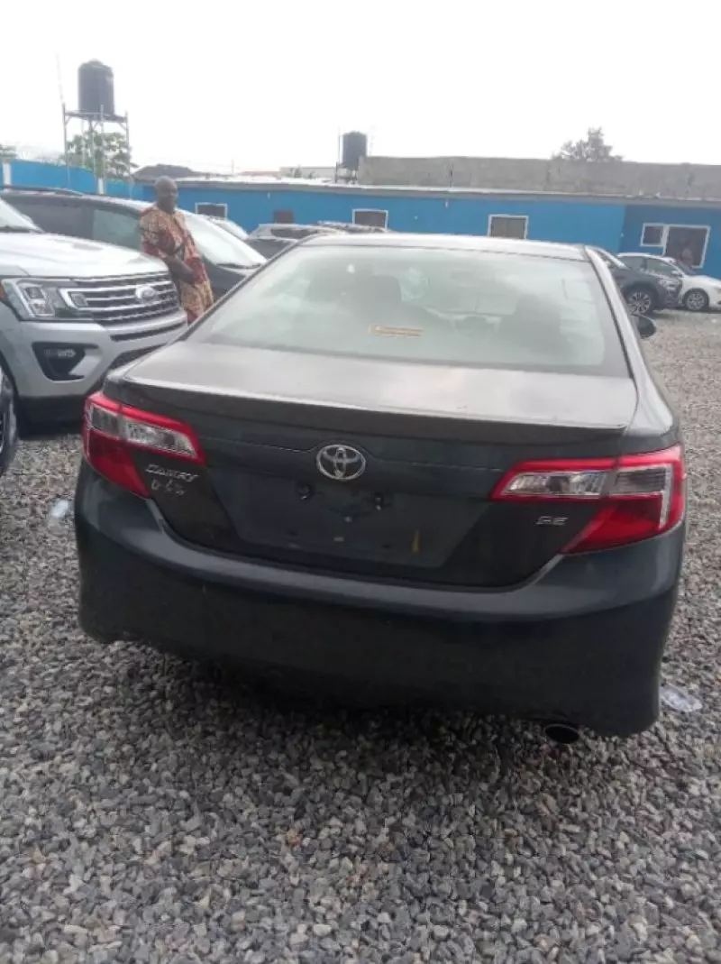 Toyota Camry   - 2012