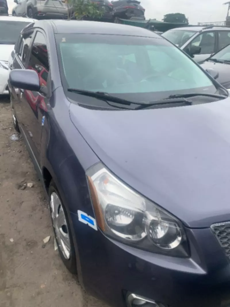 Pontiac Vibe   - 2009