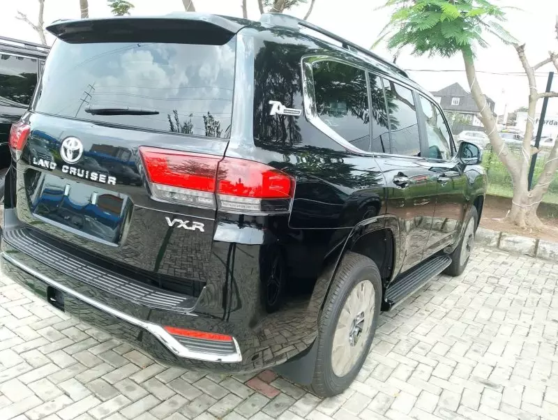 Toyota  Land Cruiser VXR V8   - 2024