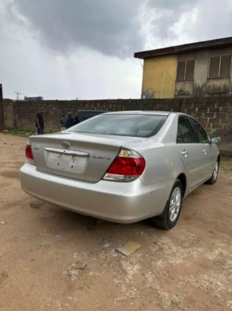 Toyota Camry   - 2005