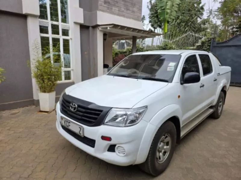 Toyota Hilux   - 2015