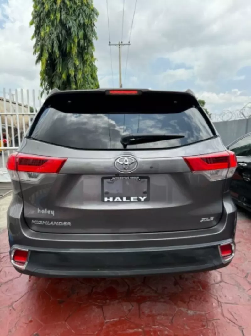 Toyota Highlander   - 2015