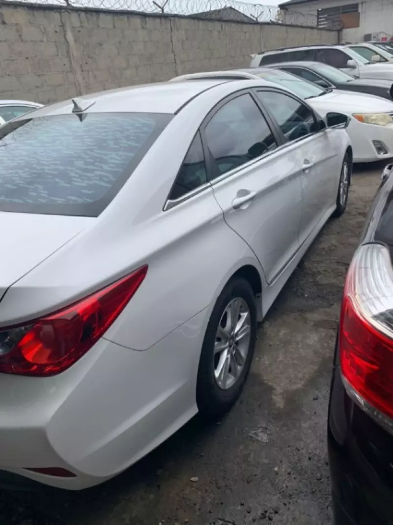 Hyundai Sonata   - 2014