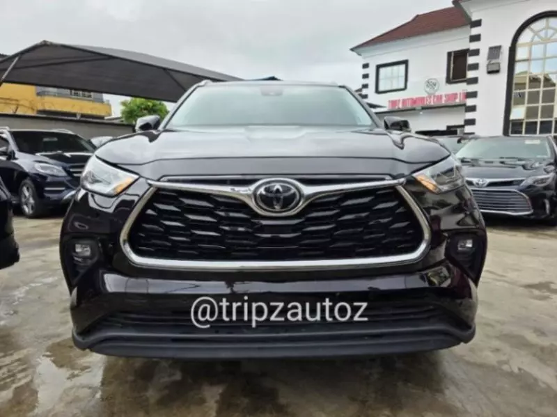 Toyota Highlander   - 2021