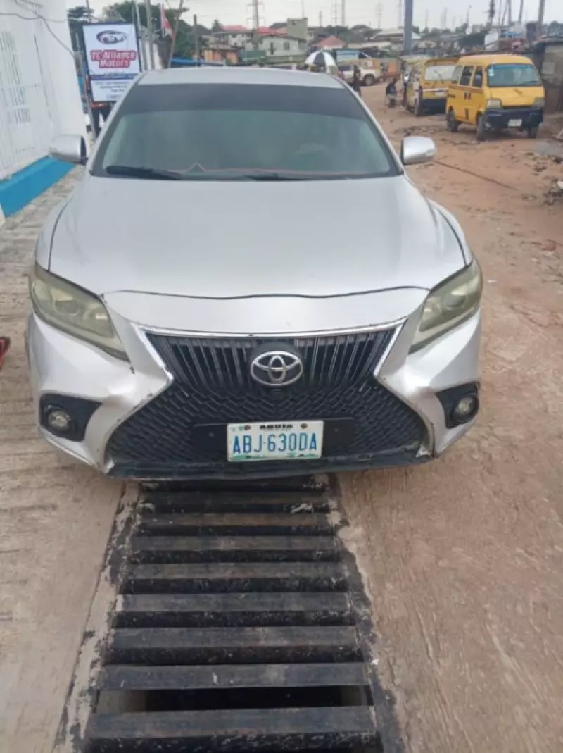 Toyota Camry   - 2010