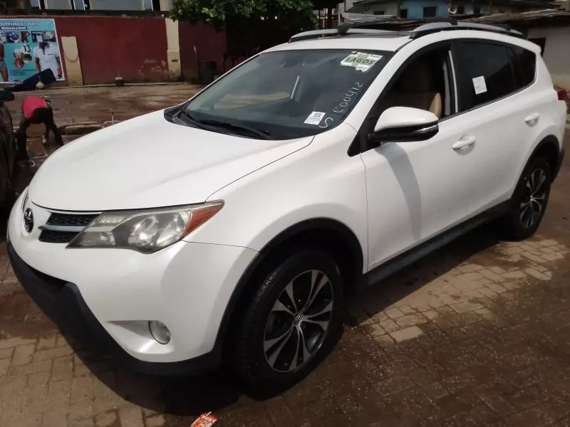 Toyota RAV 4   - 2015
