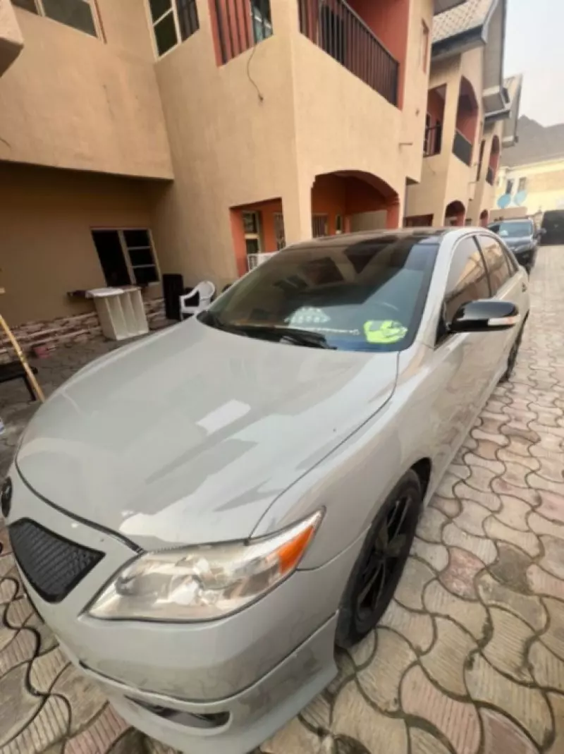 Toyota Camry - 2010