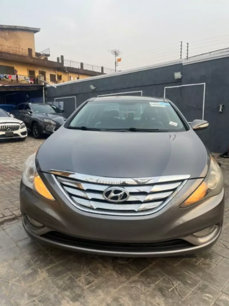 Hyundai Sonata   - 2013
