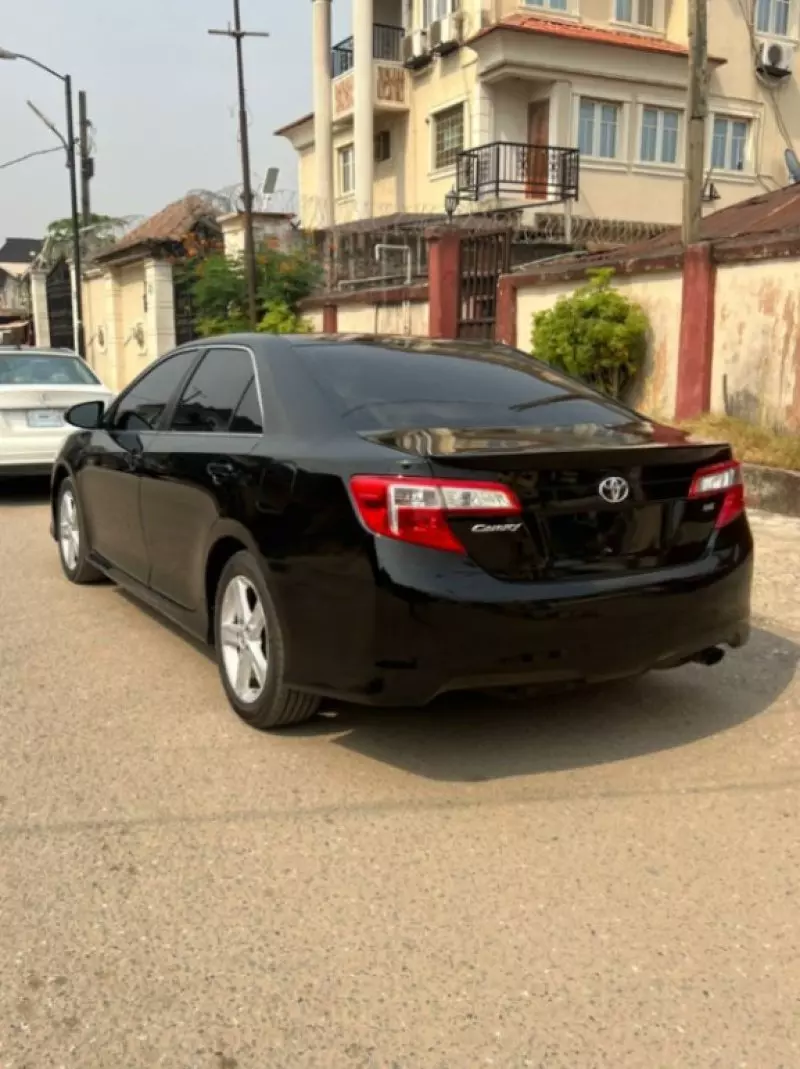 Toyota Camry   - 2013
