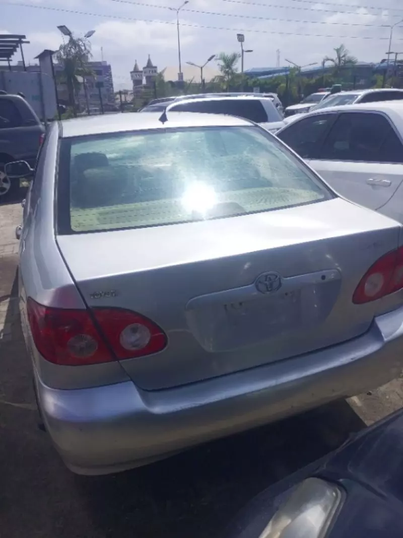 Toyota Corolla   - 2005