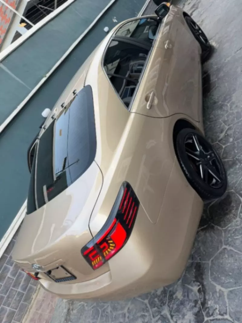 Toyota Camry   - 2011