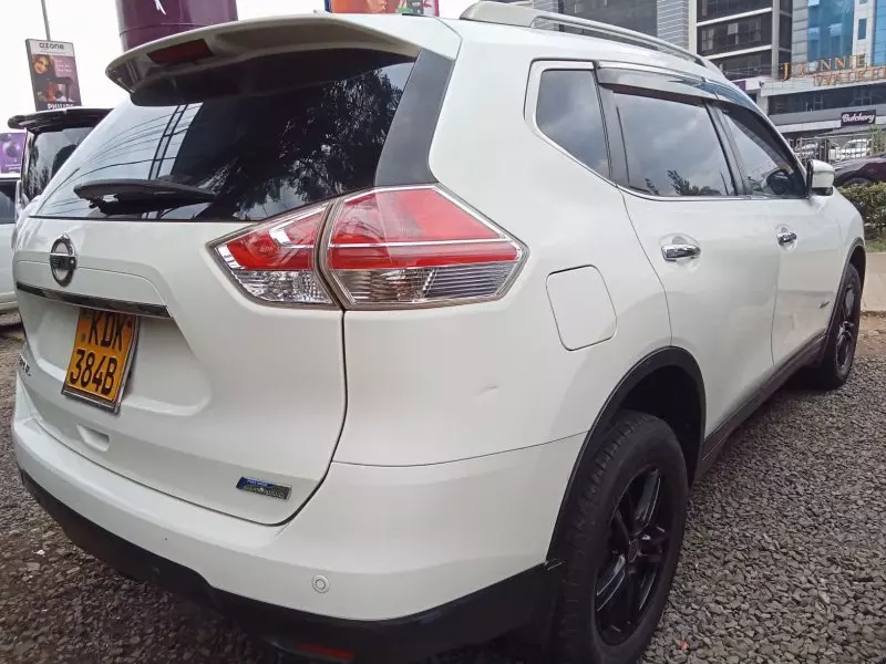 Nissan X-TRAIL   - 2015
