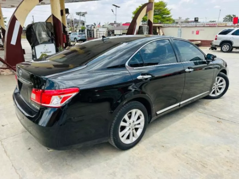 Lexus ES   - 2010