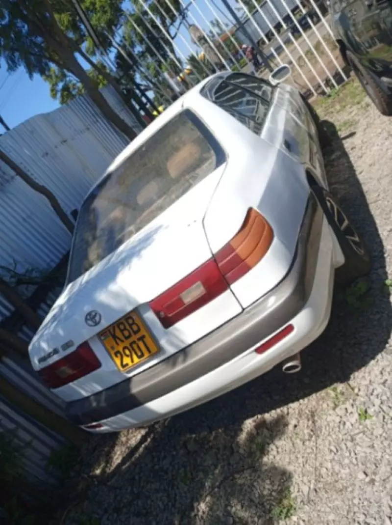 Toyota Premio    - 2000