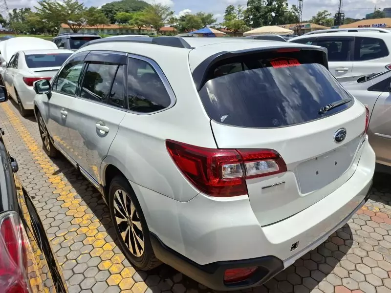 Subaru Outback   - 2016