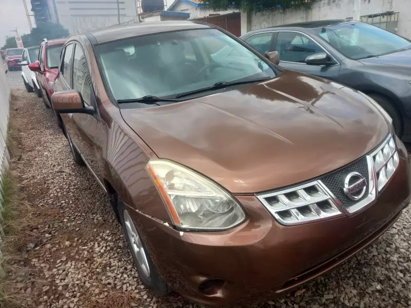 Nissan Rogue   - 2010
