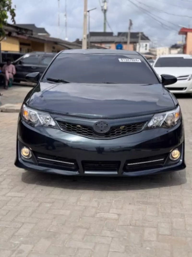 Toyota Camry   - 2012