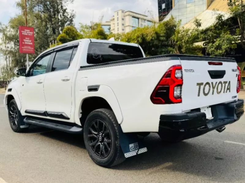Toyota Hilux    - 2022