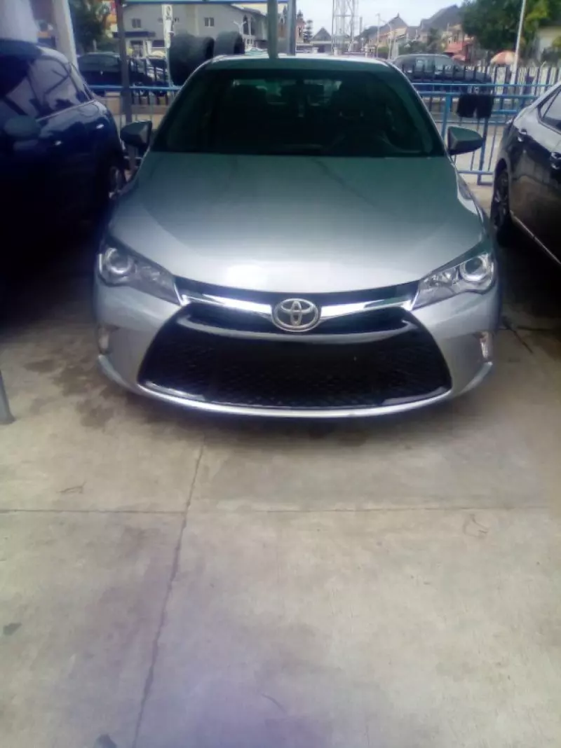 Toyota camry   - 2016