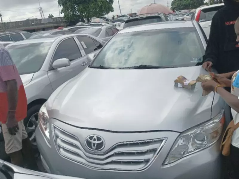 Toyota Camry   - 2010
