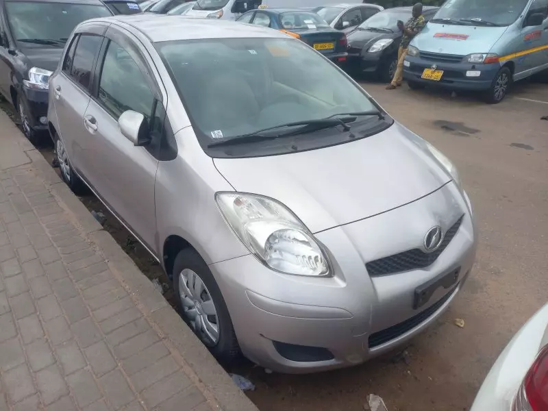 Toyota Vitz   - 2011
