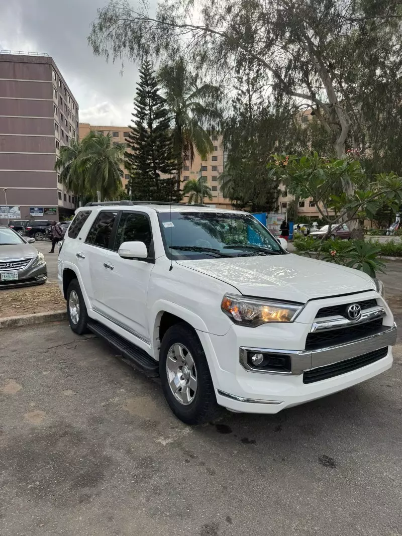 Toyota 4-Runner   - 2010