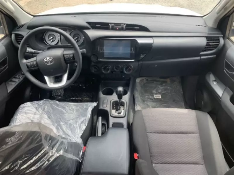 Toyota Hilux   - 2024