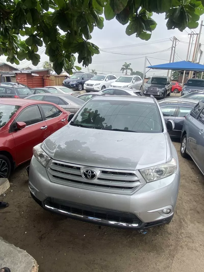 Toyota Highlander   - 2013