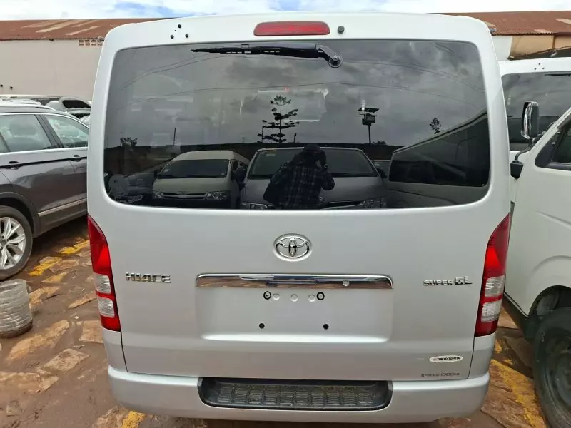 Toyota Hiace   - 2013