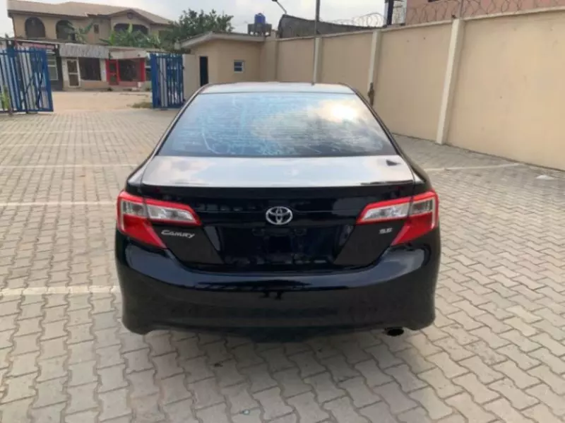 Toyota Camry   - 2012