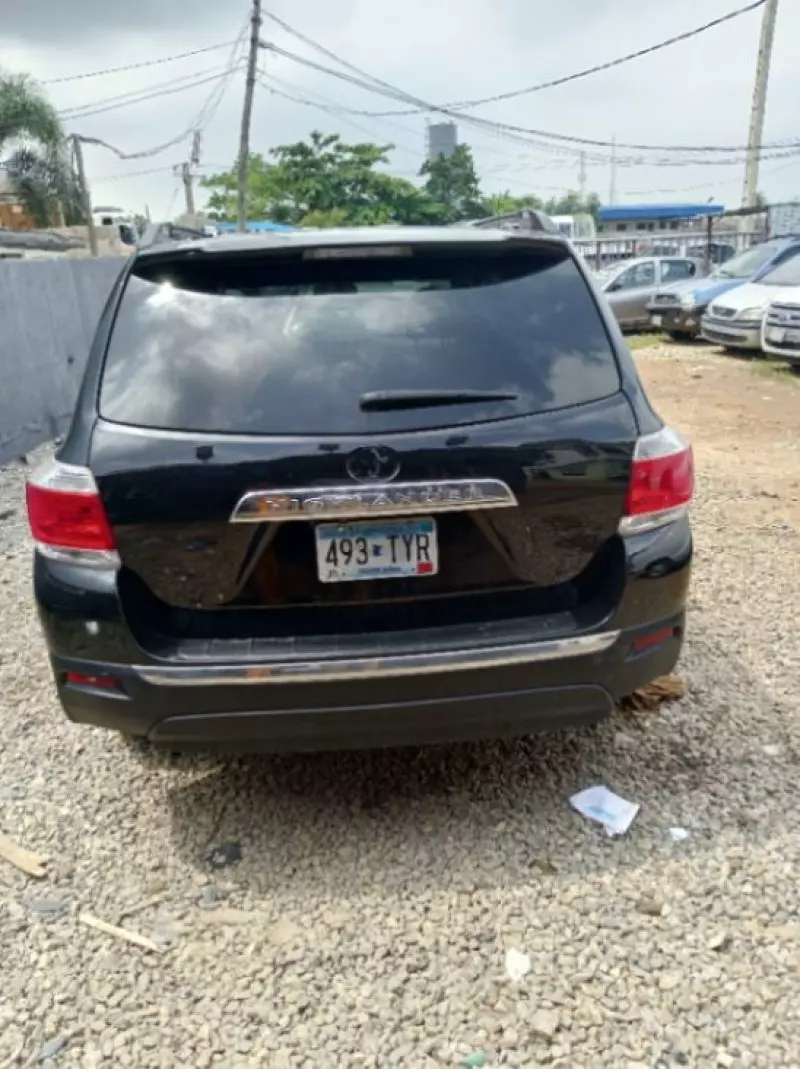 Toyota Highlander   - 2013