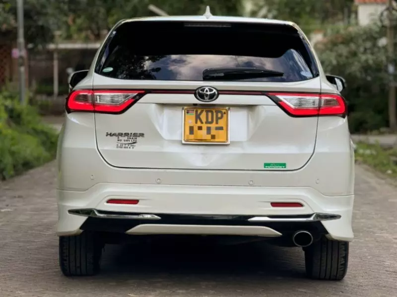 Toyota Harrier   - 2017