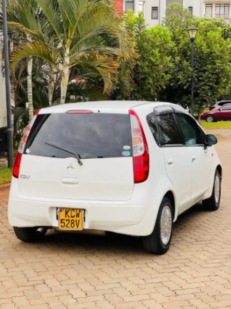 Mitsubishi Colt   - 2013