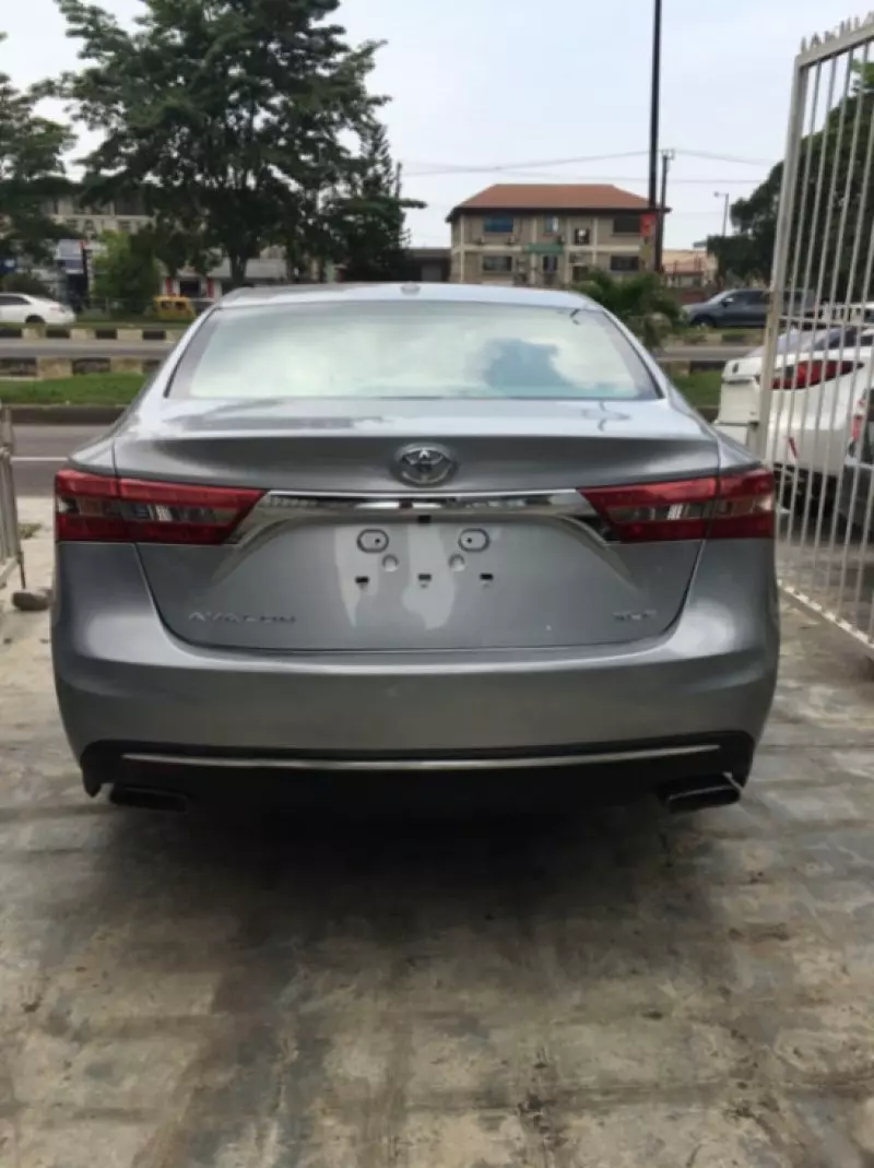 Toyota Avalon   - 2016