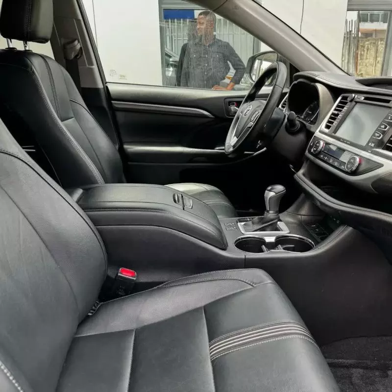 Toyota Highlander   - 2017