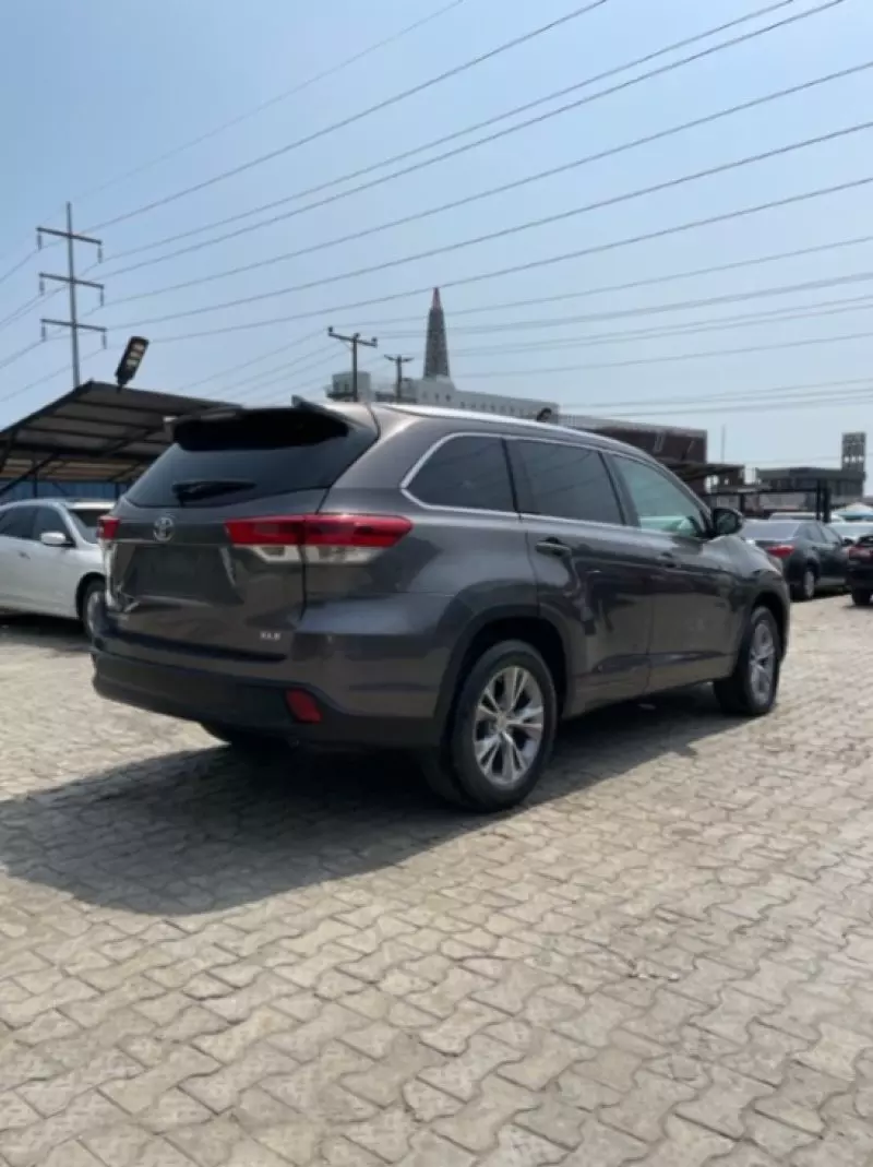 Toyota Highlander   - 2014