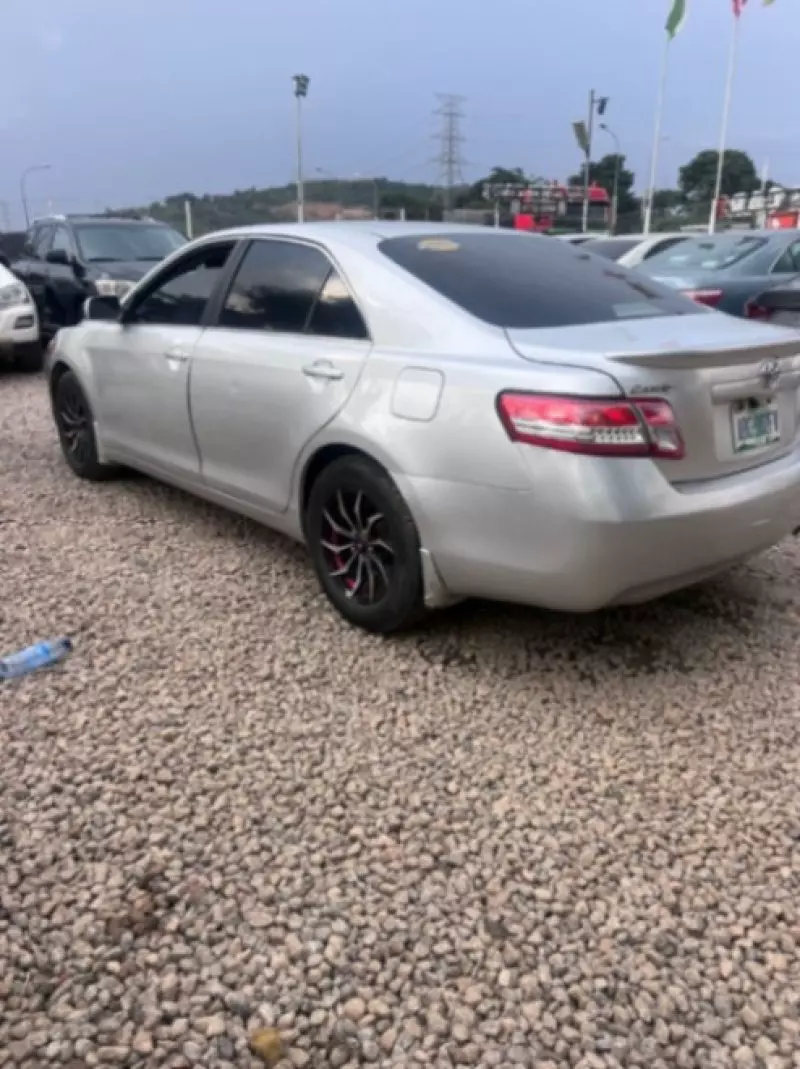 Toyota Camry   - 2011